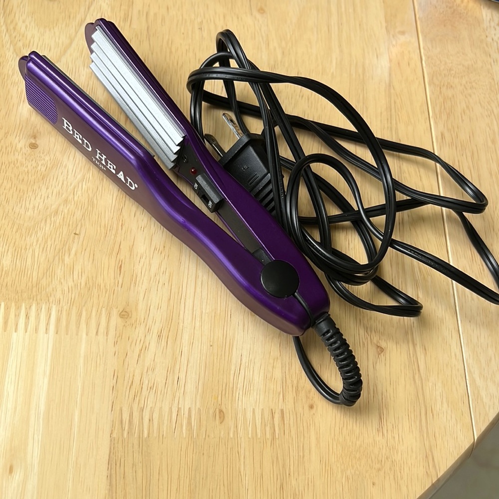 Bed head hair crimper